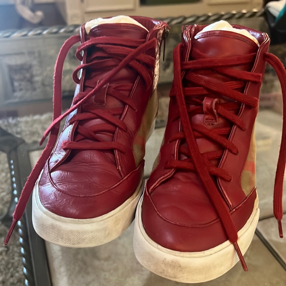 Burberry high tops for your kids size 35🥰❤️🤗